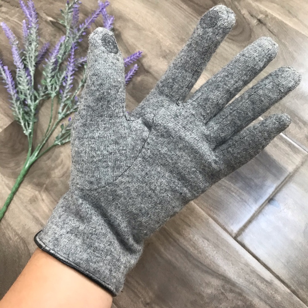 Classy & Cute Ladies Wool Bow Gloves - Picture 4 of 6